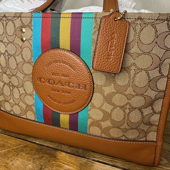 NWT RETAILS $378 Coach signature Dempsey tote/crossbody - Picture 4 of 11